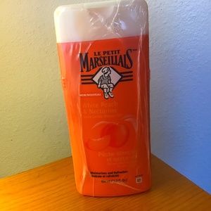 LE PETIT Extra Gentle Shower Gel.